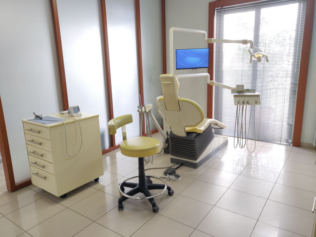 Dentist chair 01