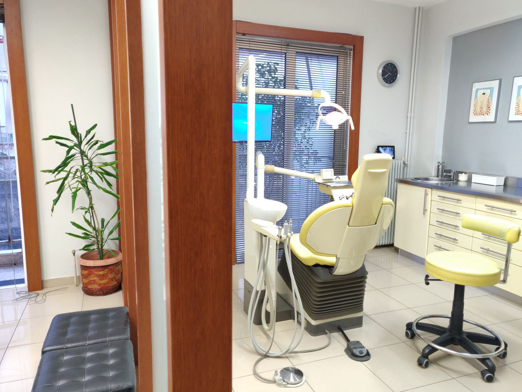 dentist chair 03